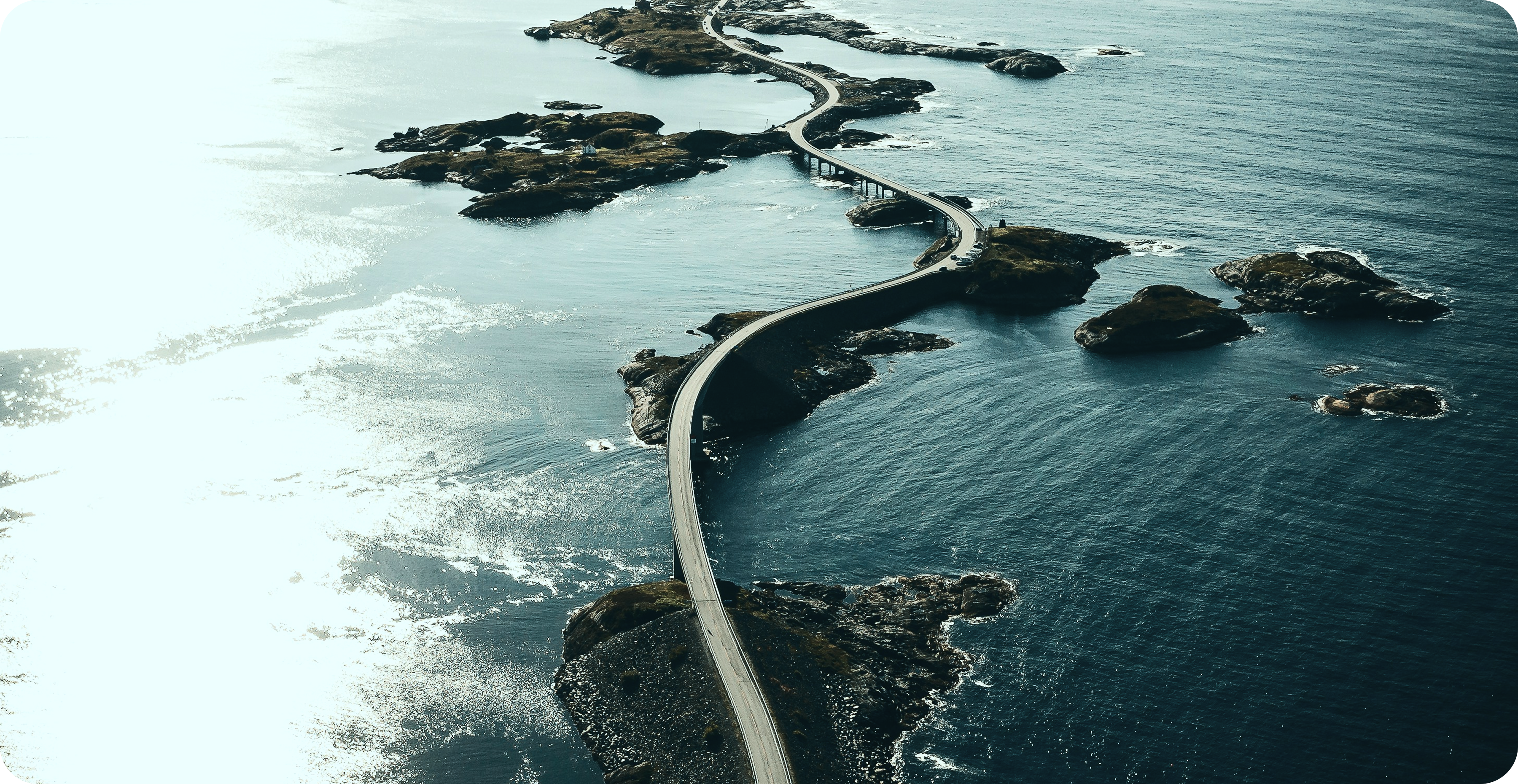 A image that shows a mountain range 